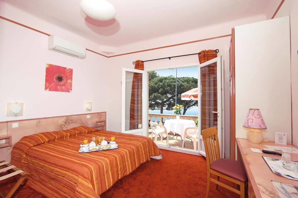 Hotel Le Provencal Logishotels Les Issambres Room photo